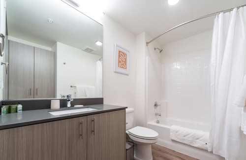 Kent Apartment | Modern Apartment in Prime Location (ID6597X31)