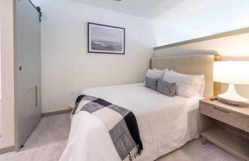 Kent Apartment | Modern Apartment in Prime Location (ID6597X31)