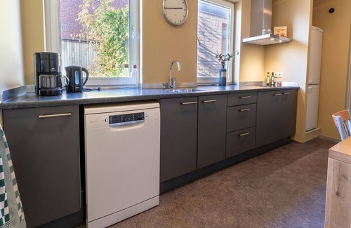 Strucht House | Modern Apartment in Schin op Geul with 4 bathrooms en suite