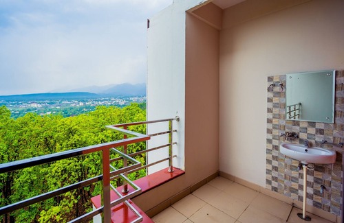 Bullawala Apartment | Modern Apartment in Serene location on Cityside HillTop