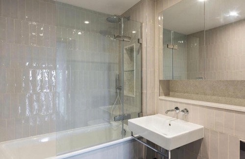 Tottenham Hale Apartment | Modern Apartment in Tottenham, London