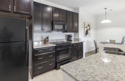 Chesapeake Apartment | Modern Apartment in Prime Location (ID1380X852)