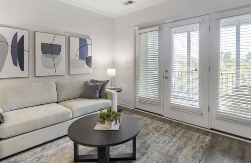 Chesapeake Apartment | Modern Apartment in Prime Location (ID1380X852)