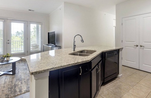 Chesapeake Apartment | Modern Apartment in Prime Location (ID1380X852)
