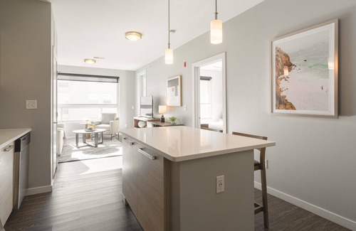 Newport Apartment | Modern Apartment in Prime Location (ID8359X76)