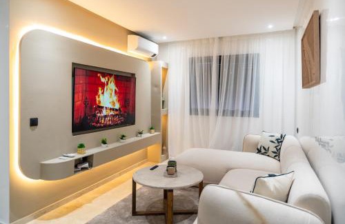 Camp El Ghoul Apartment | Modern Apartment in Victor Hugo Walk to Gueliz City Center