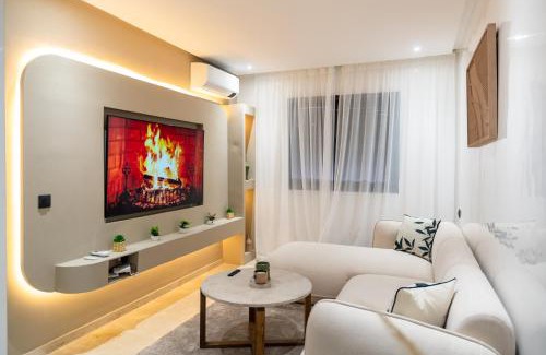 Camp El Ghoul Apartment | Modern Apartment in Victor Hugo Walk to Gueliz City Center