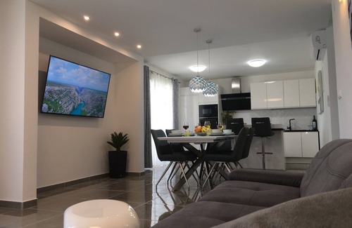 Cove Basina (Jelsa) Apartment | Modern apartment in villa on island Hvar 2.