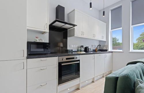 Mapperley Apartment | Modern Apartment King with Free Parking Suite 6