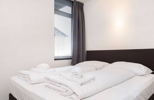 Offingawier Apartment | Modern apartment located directly on the Sneekermeer