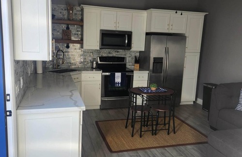 Mesa Apartment | Modern Apartment Located in the Beautiful Groves Area