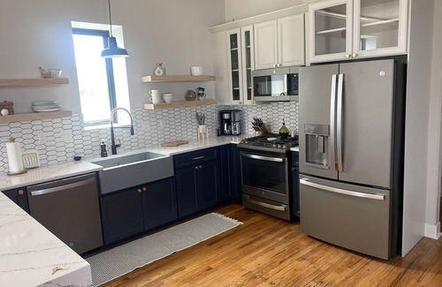 Ord Apartment | Modern Apartment located on the Square in Ord