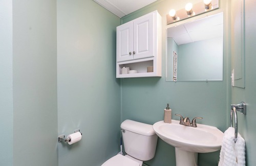 Waynesboro Apartment | Modern Apartment Near Downtown Waynesboro w/Full Kitchen and Large Outdoor Patio