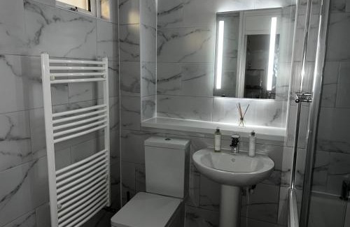 Plaistow Apartment | Modern Apartment near Excel London- sleeps 4!