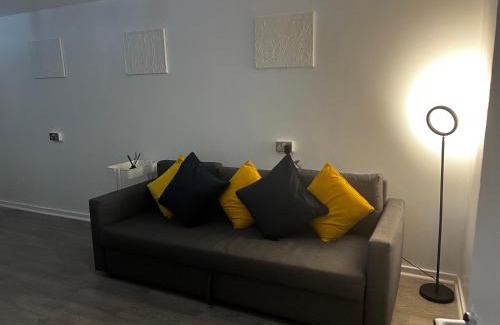 Plaistow Apartment | Modern Apartment near Excel London- sleeps 4!