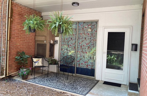 Myers Park Condo | Modern Apartment Near Uptown Charlotte