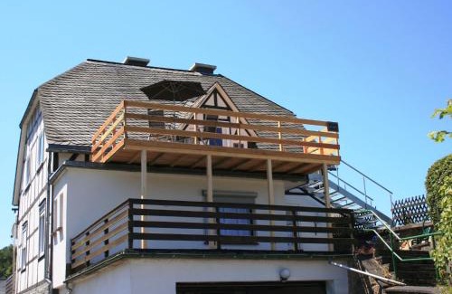 Schwalefeld Apartment | Modern apartment near Willingen with private terrace and use of garden