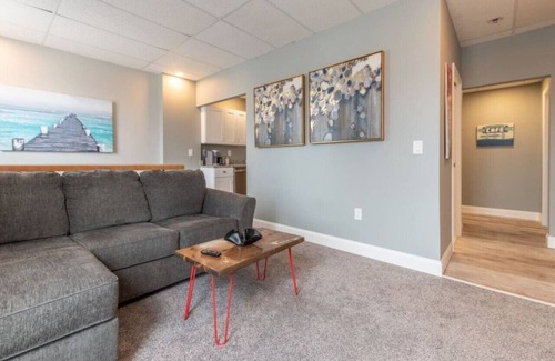 Orono House | Modern Apartment| Peaceful Community