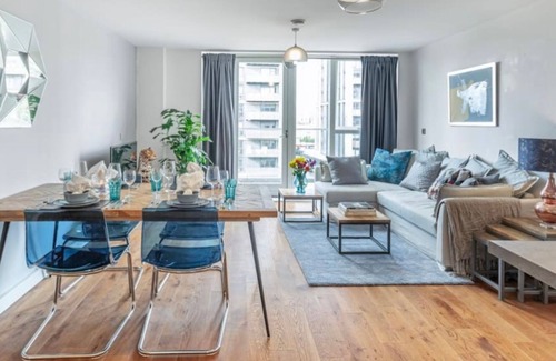 Tottenham Hale Apartment | Modern apartment the London Underground