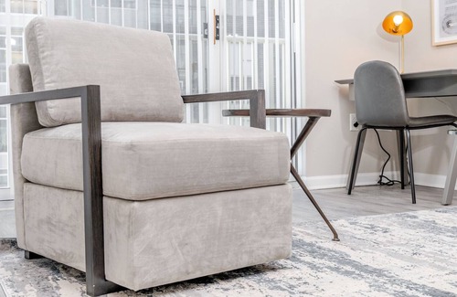 Northwest Apartment | Modern Apartment in Prime Location (ID1793X52)