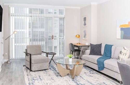 Northwest Apartment | Modern Apartment in Prime Location (ID1793X52)