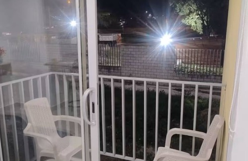 Mamatoco Apartment | Modern Apartment with Mountain View - Quiet Stay 20 min from the Beach