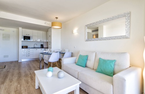 Son Servera Apartment | Modern apartment with beautiful views of the beach of Cala Millor