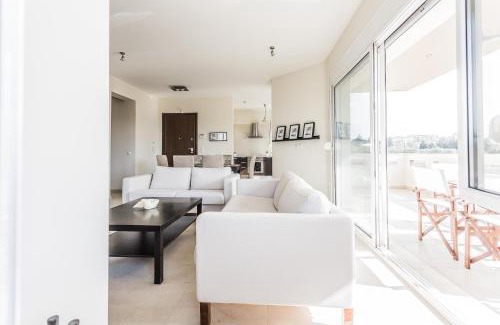 Epanomi Apartment | Μodern apartment with big garden