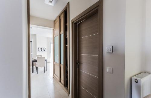 Epanomi Apartment | Μodern apartment with big garden