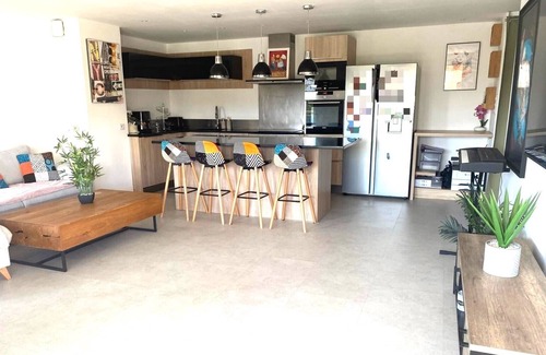 Le Cannet Apartment | Modern apartment with lake view and pool 10 minutes from Cannes