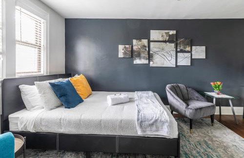 Hamilton Apartment | Modern Apartment with Kitchen on James St