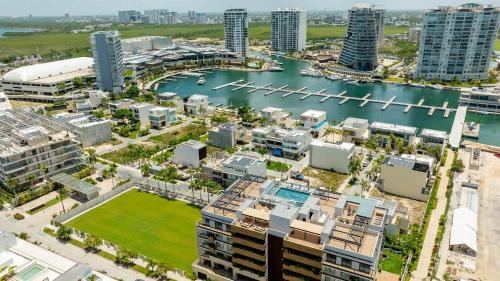 Zona Hotelera Apartment | Modern Apartment with Marina & Beach Access
