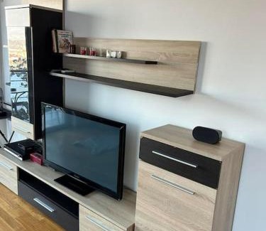 Kisela Voda Apartment | Modern Apartment with Panoramic City Views