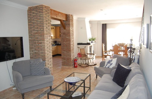 Nerja City Centre Apartment | Modern Apartment with private roof terrace
