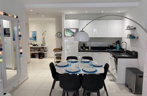 Menton Apartment | Modern apartment with rooftop pool