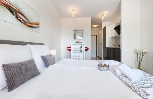 Kastel Stafilic Apartment | Modern apartments with sea view 150 meters to beach