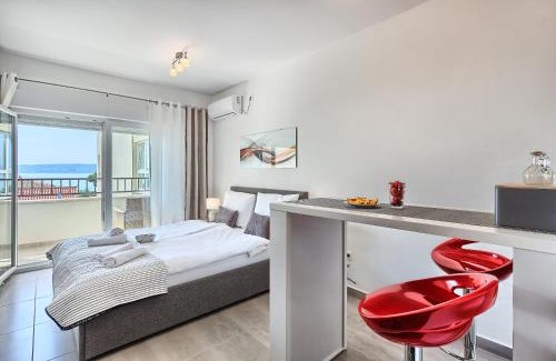 Kastel Stafilic Apartment | Modern apartments with sea view 150 meters to beach