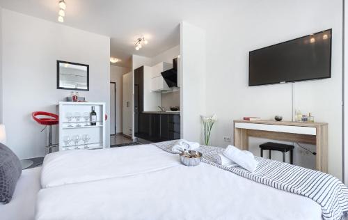 Kastel Stafilic Apartment | Modern apartments with sea view 150 meters to beach