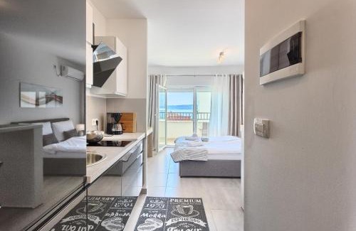 Kastel Stafilic Apartment | Modern apartments with sea view 150 meters to beach