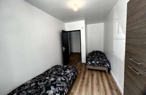 Equeurdreville-Hainneville Apartment | Modern app #2 renovated ground floor 4pers