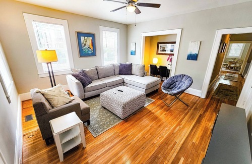 Charlotte Apartment | Modern Apt 86" TV!
