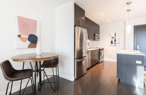 Seaport District Apartment | Modern Apt Downtown Seaport with Gym