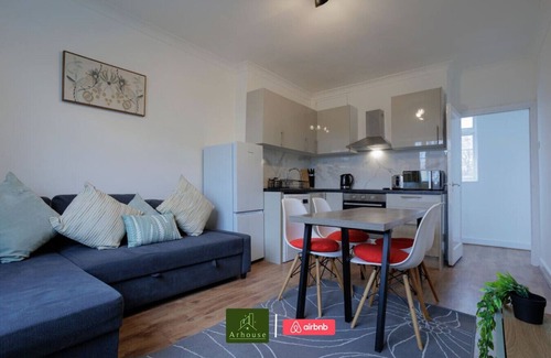 Canonbury Apartment | Modern Apt w Kingsize Bed near Arsenal FC Stadium