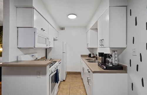 West Campus Apartment | Modern Austin Retreat with King Bed, Walk to UT & Minutes from Downtown!