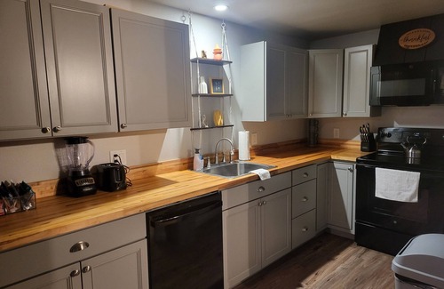 Pueblo House | Modern barn close to downtown Pueblo
