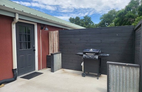 Pueblo House | Modern barn close to downtown Pueblo