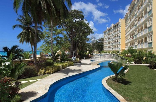 Dover Apartment | Modern Beachfront Condo with Pool - Sapphire 311