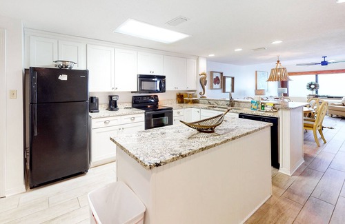 Orange Beach Condo | Modern beach escape with pools, sauna, balcony, water views & fast WiFi