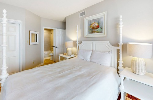 Orange Beach Condo | Modern beach escape with pools, sauna, balcony, water views & fast WiFi