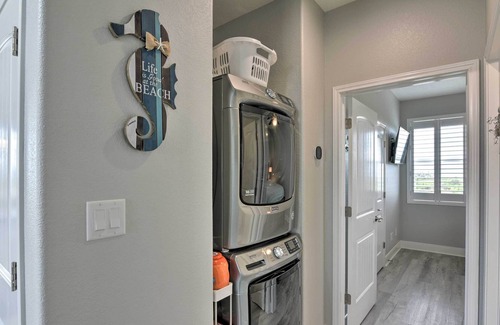 Port Bolivar House | Modern Beach Hideaway w/ Ocean Views + Decks!